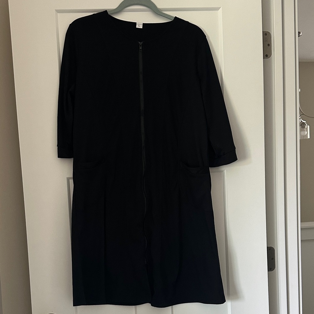 Amazon Women's Black Lounge Robe